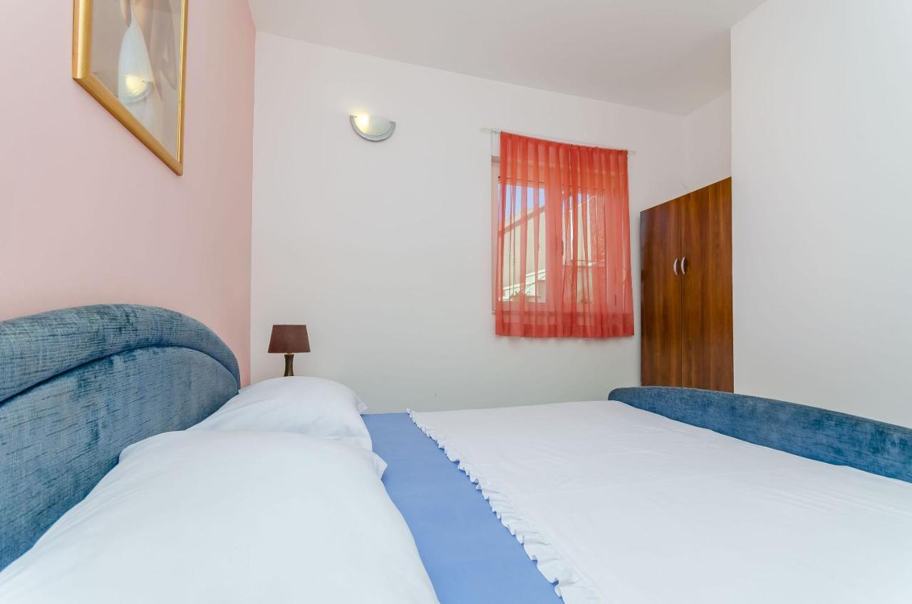 Apartments Zdenka Donji Okrug  エクステリア 写真