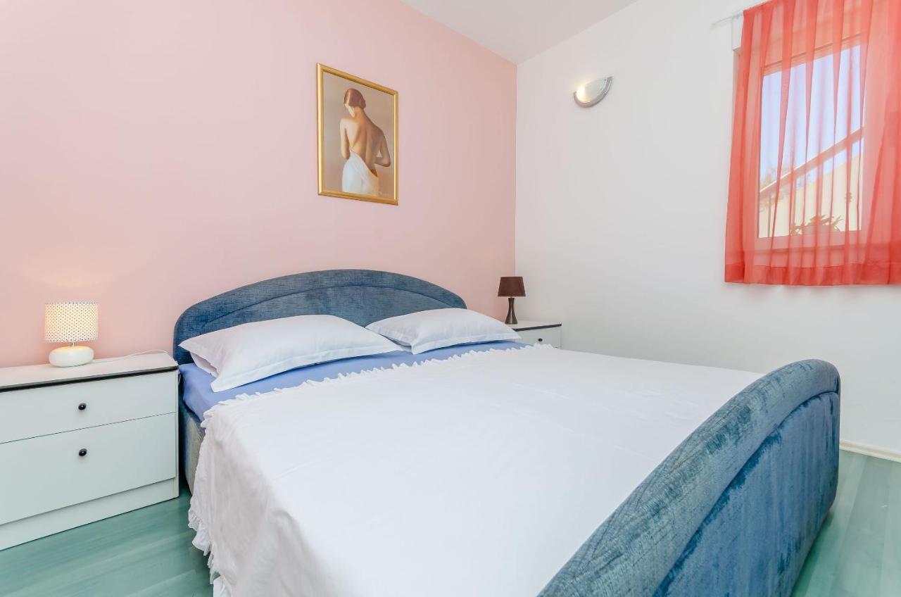 Apartments Zdenka Donji Okrug  エクステリア 写真