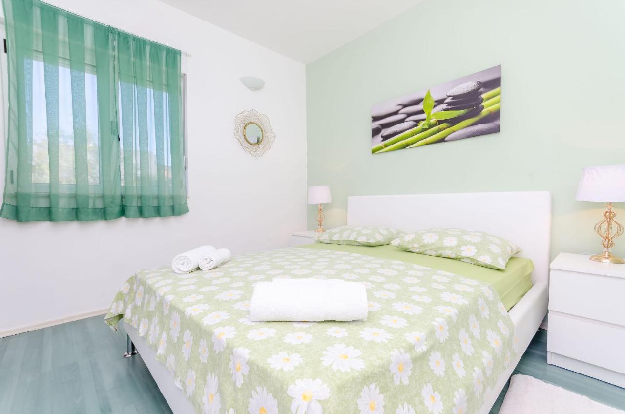 Apartments Zdenka Donji Okrug  エクステリア 写真