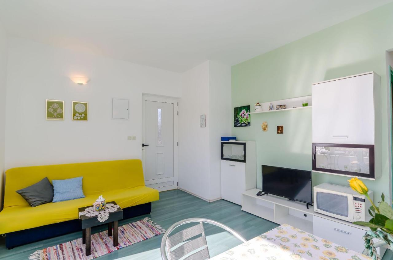 Apartments Zdenka Donji Okrug  エクステリア 写真