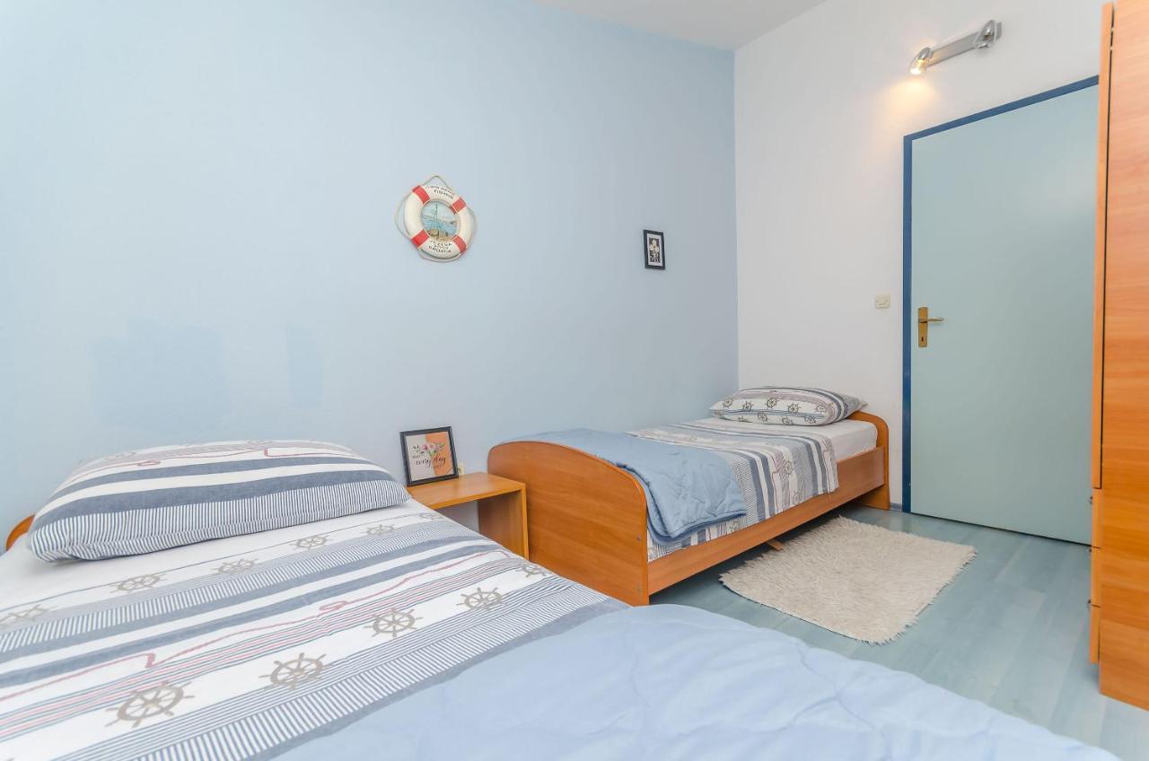 Apartments Zdenka Donji Okrug  エクステリア 写真